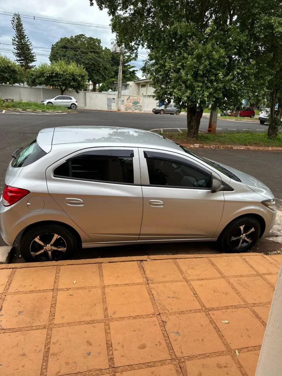 Chevrolet Onix Hatch LT 1.0 8V Flex Power Mec. 4P 2016 - Foto 6