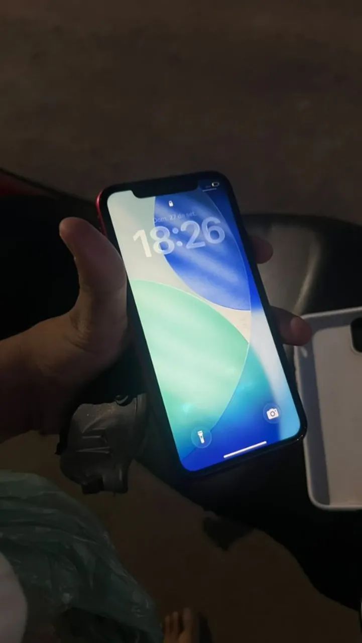 Iphone 11 128gb vermelho  - Foto 2