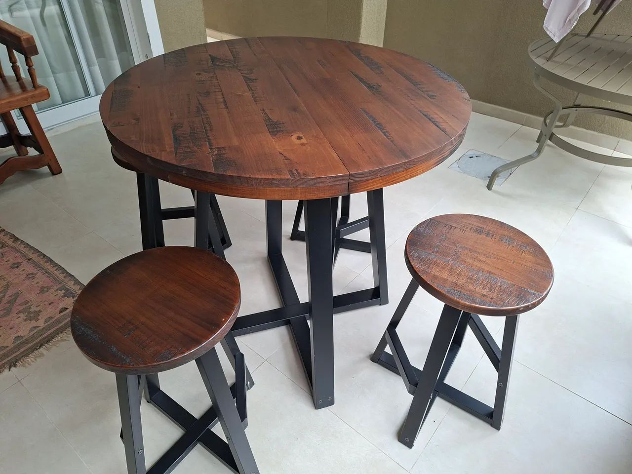 Mesa Bistrô + 4 Banquetas - Foto 2
