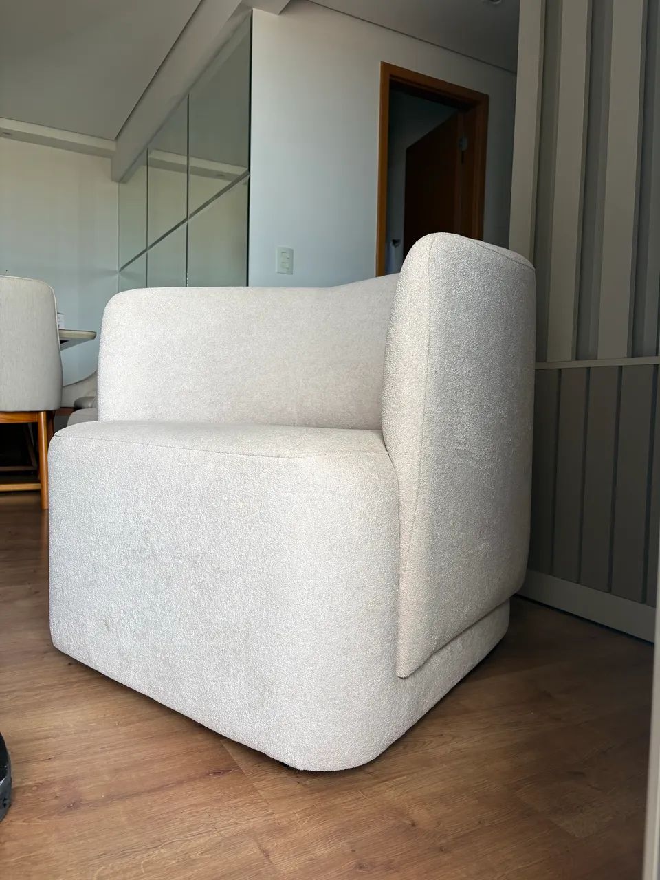 Poltrona estofada off white  - Foto 2