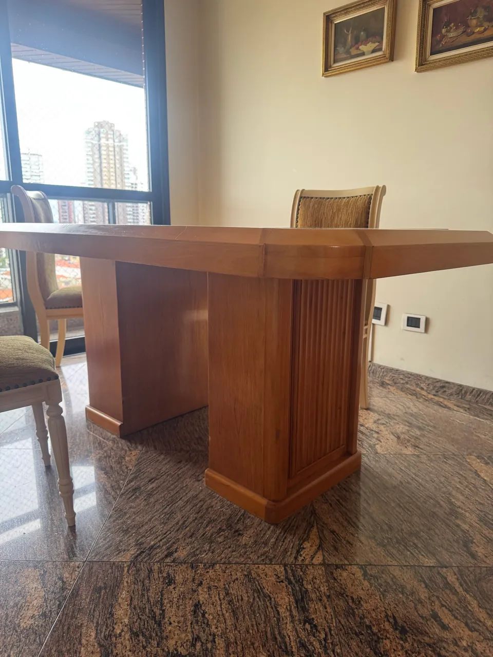 Mesa de jantar de madeira com tampo de mármore  - Foto 2