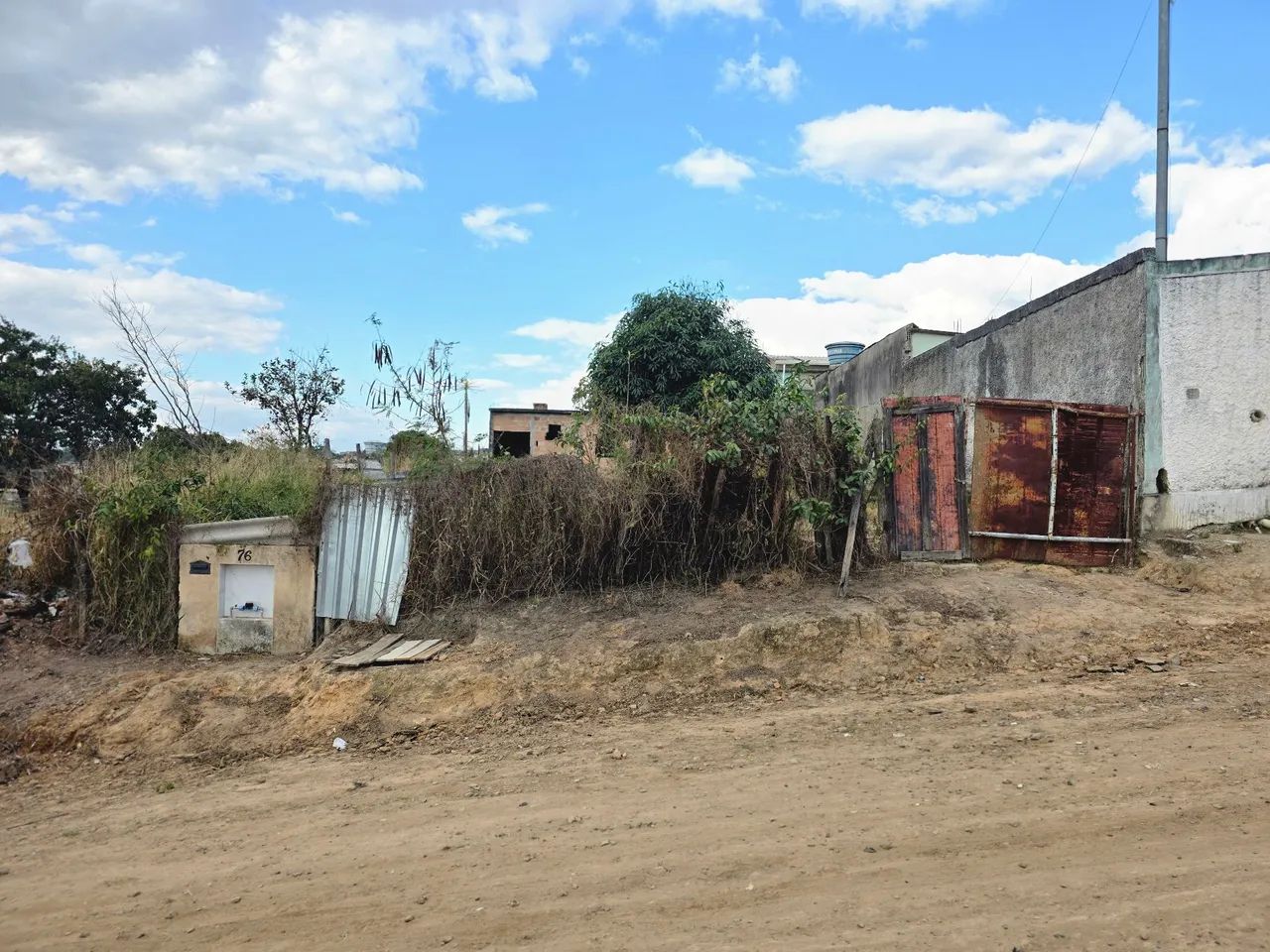 Vende-se lote de 360 m² com construção - Foto 4