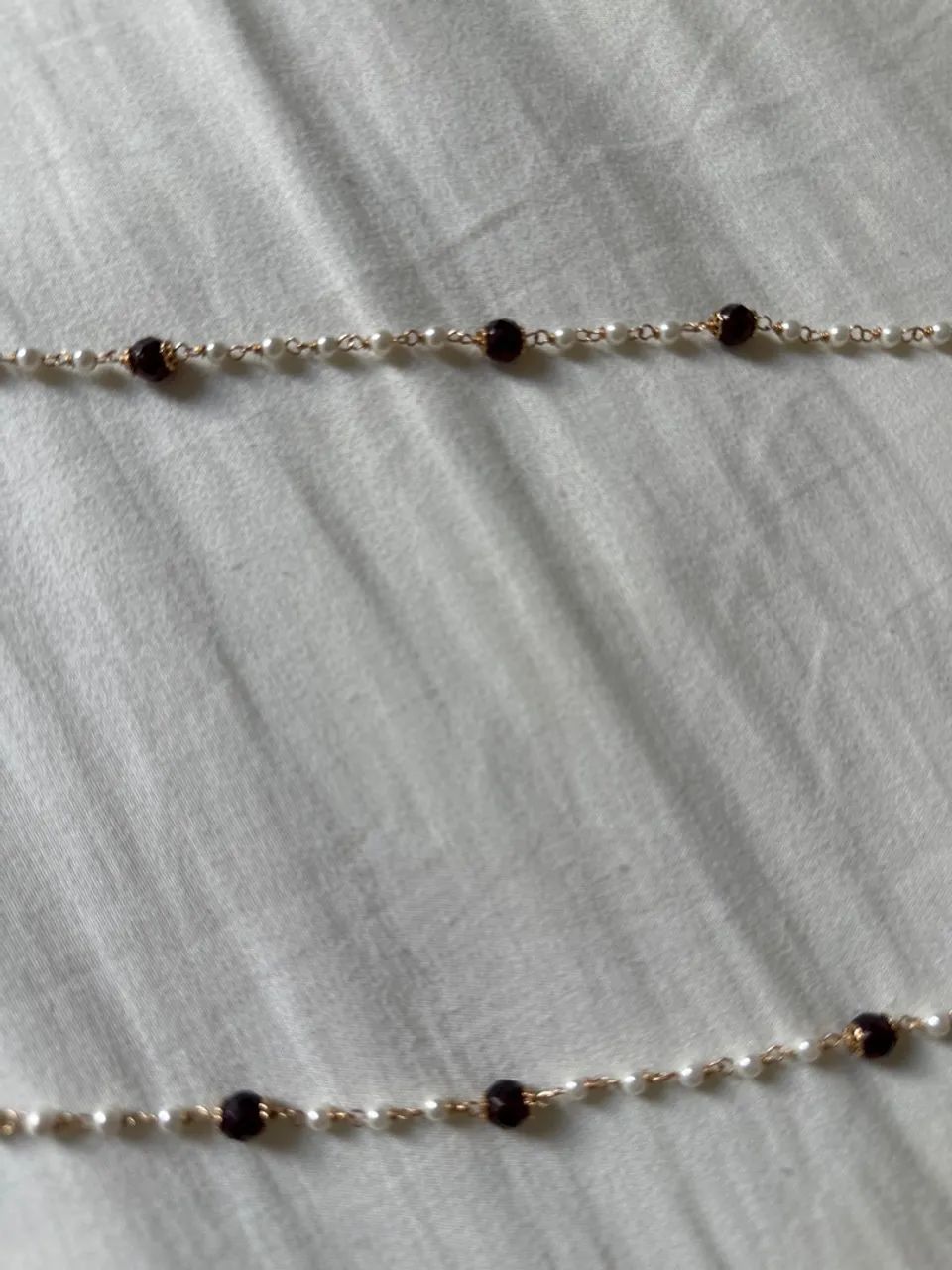 Colar dourado mini pérolas com cristais de granada  - Foto 3