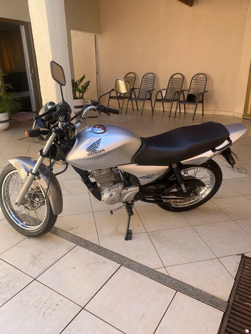 Titan 150 Conservada 