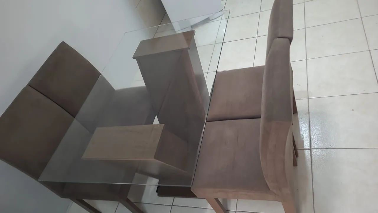 MESA DE JANTAR COM 4 CADEIRAS + TAMPO DE VIDRO