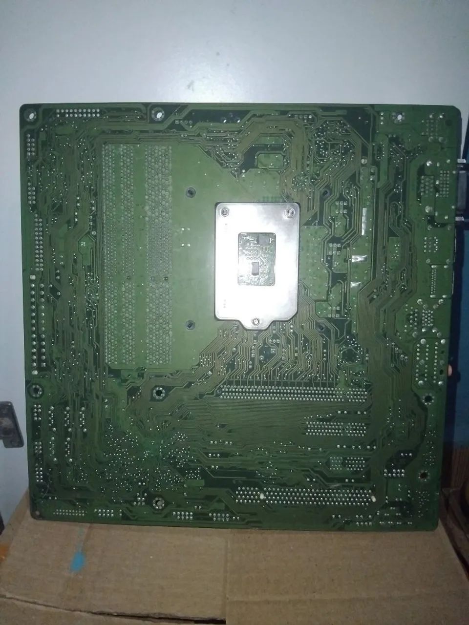 placa-mãe e placa de vídeo. A placa mãe tá com a bios corrompido e a de vídeo não funciona - Foto 3