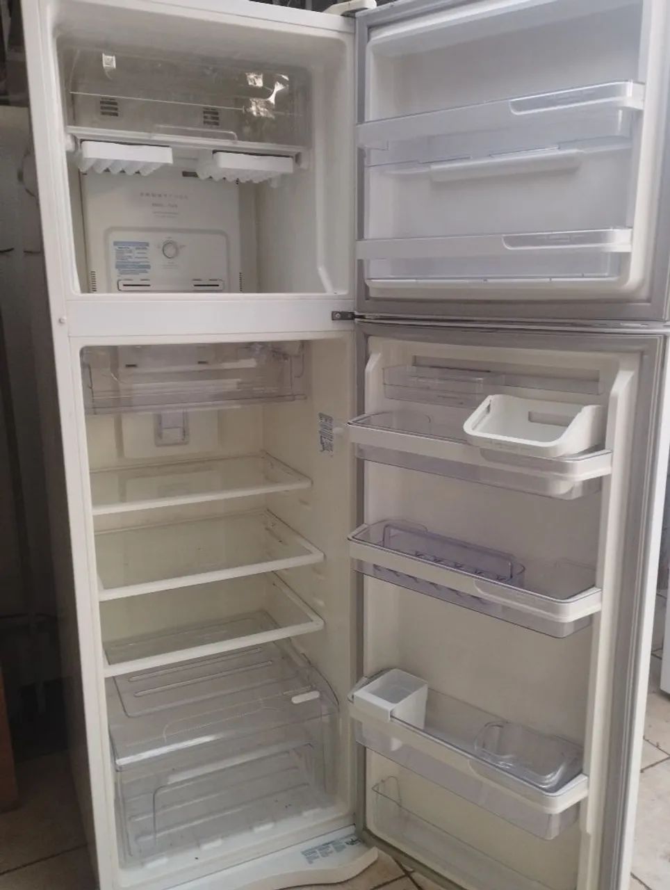 Geladeira frost free 370 LTS eletroclux - Foto 6