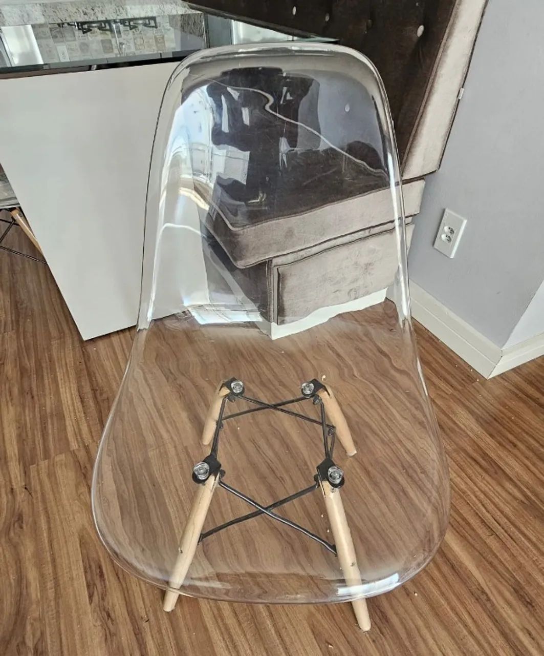 4 Cadeiras Transparentes Eiffel Eames, Base em Madeira
