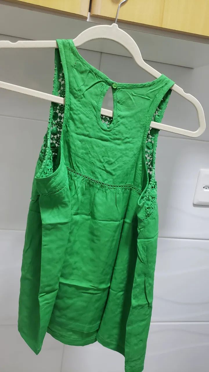 Duas blusas com  detalhe em crochê  - Foto 4