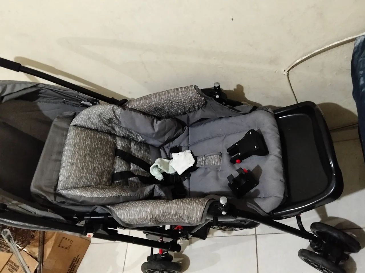 Carrinho de bebe com bebê conforto  - Foto 2