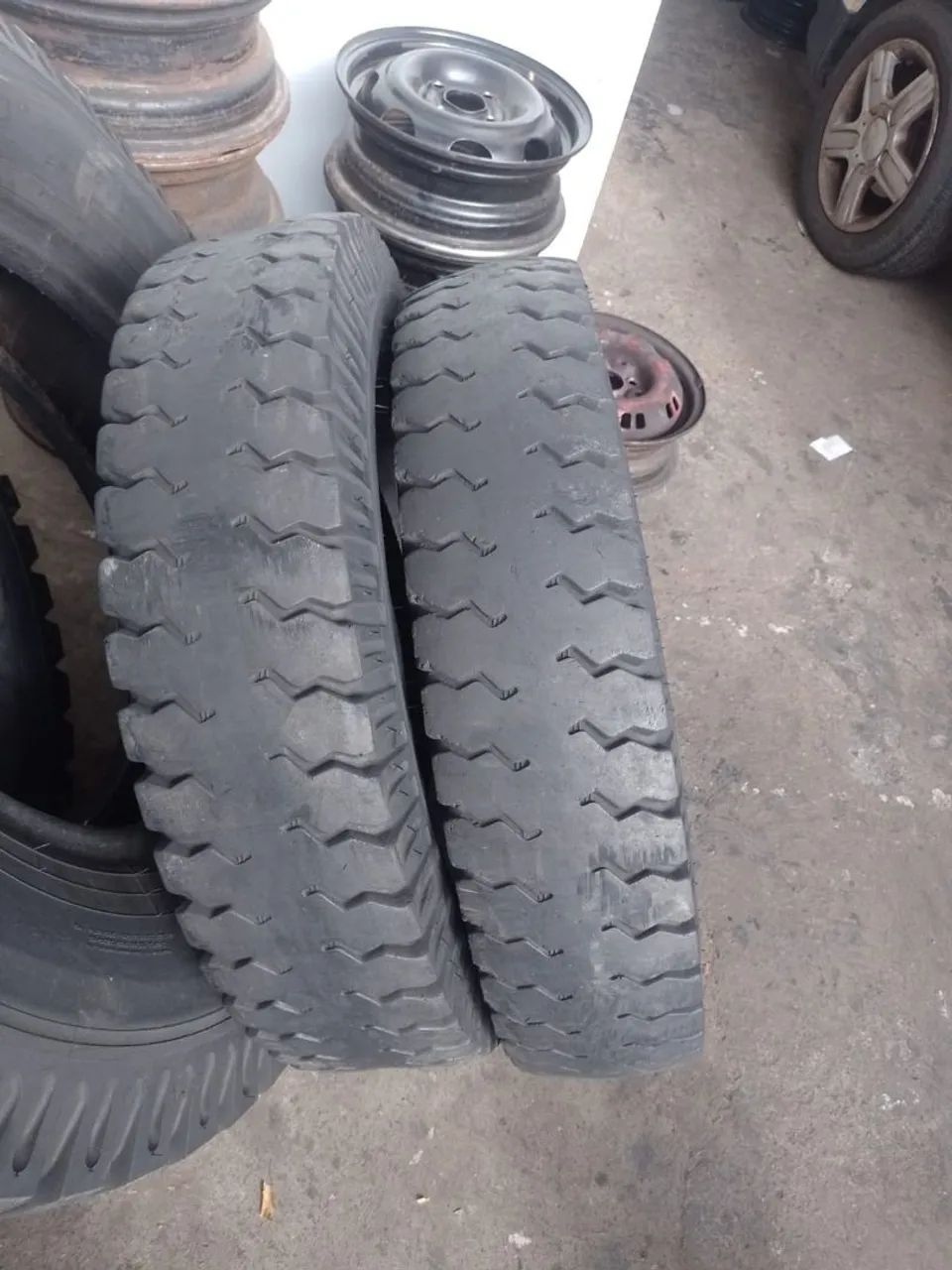 Pneus 750-16