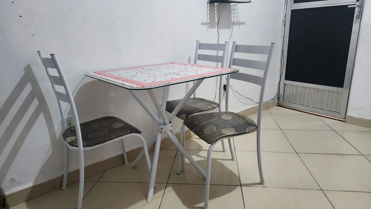Mesa se vidro com 3 cadeiras - Foto 5
