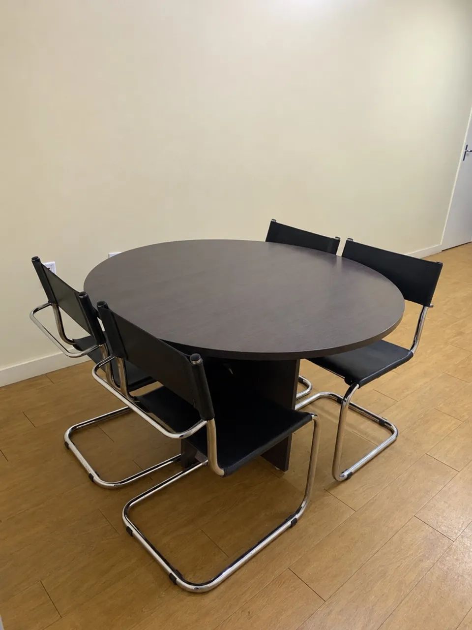 Conjunto Mesa e Cadeiras 