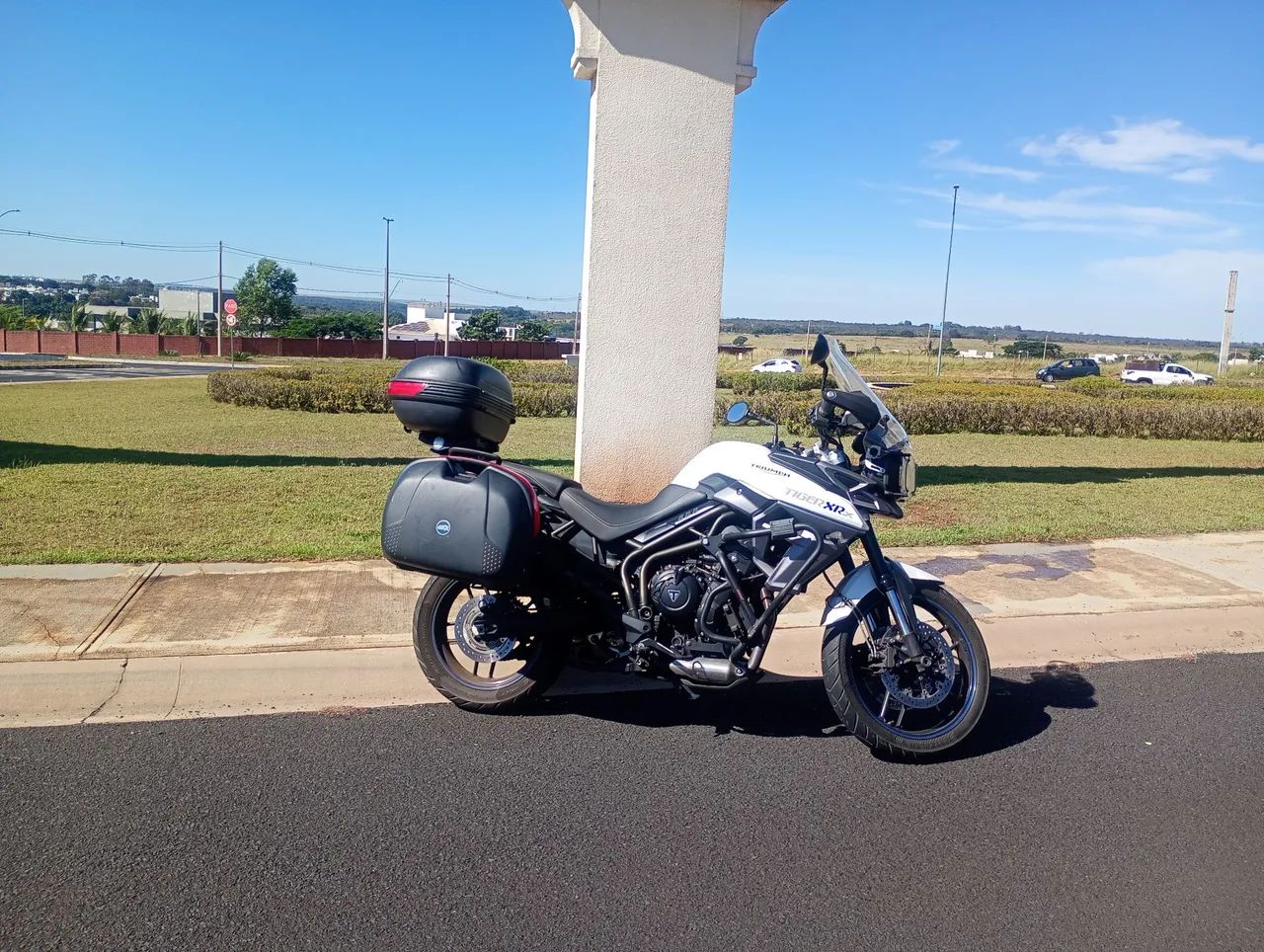 Triumph Tiger 800 XRX  - Foto 2