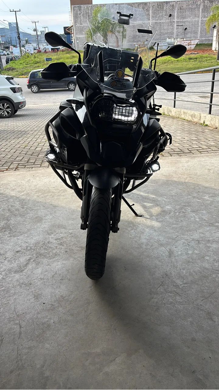 BMW 1200 adventure trip black