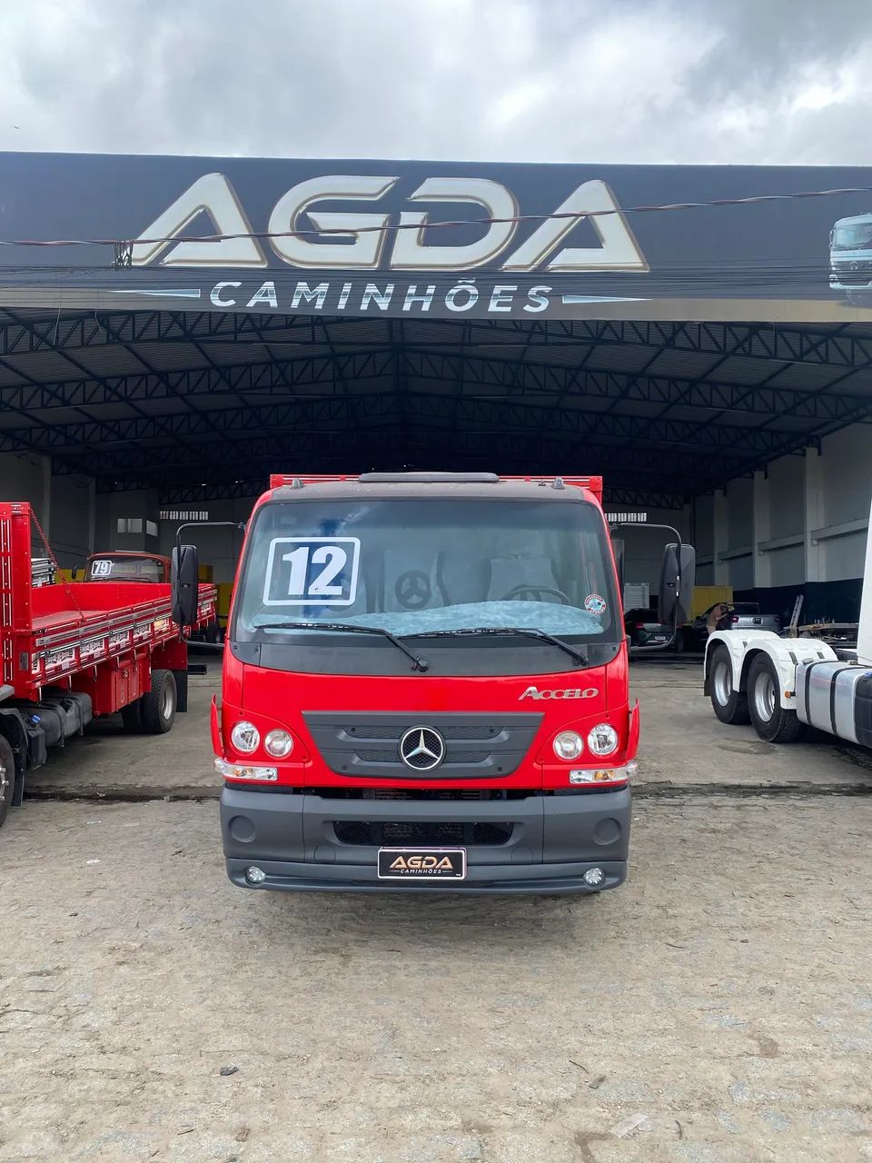 M/Benz Accelo 815 ano 2012