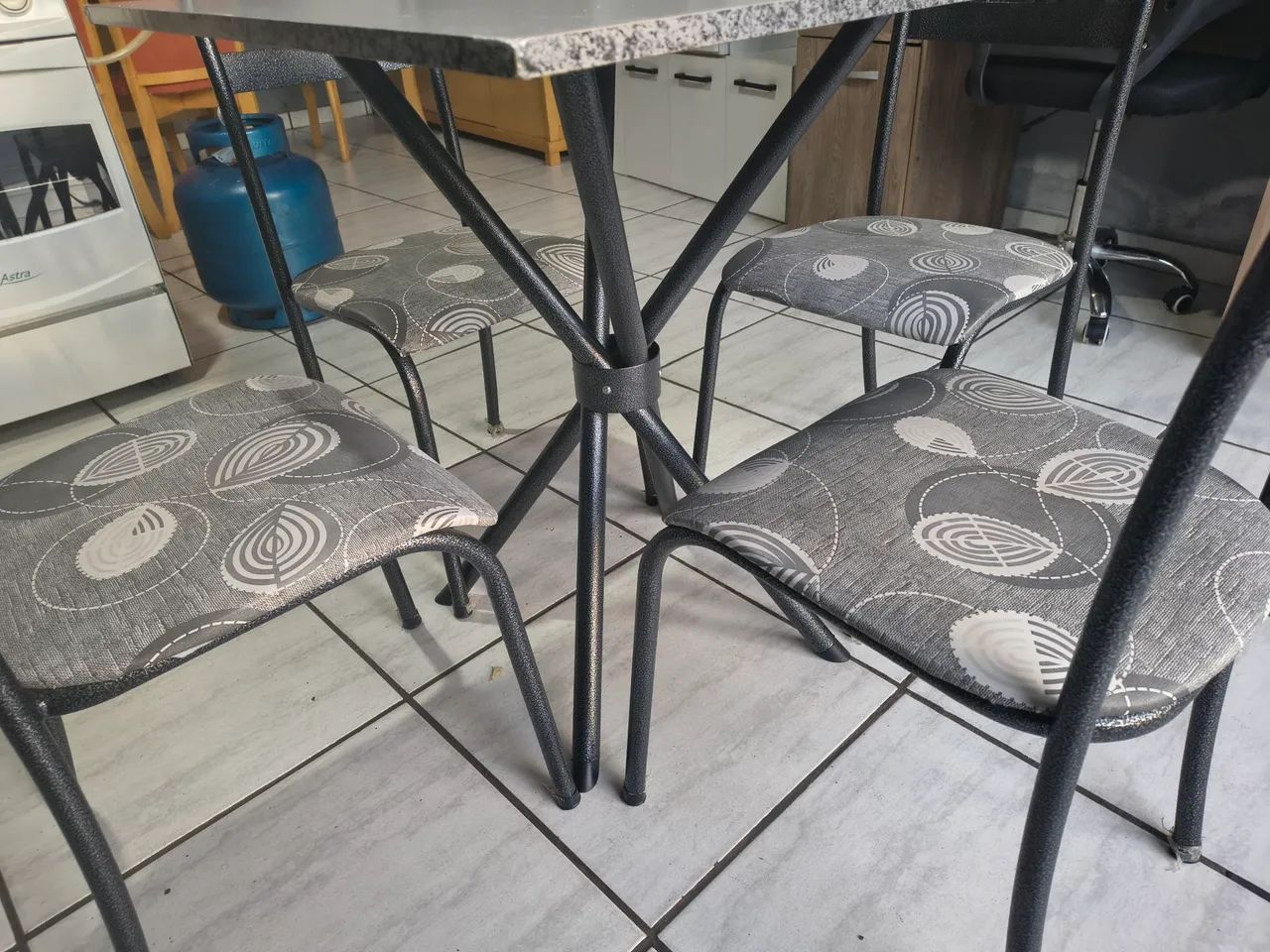 MESA COM TAMPO MDF + 4 CAD. BOTUCATU - Foto 2
