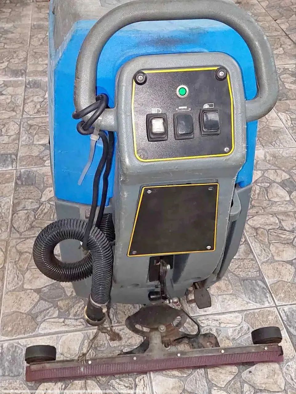 lavadora de piso profissional TFN galpões estacionamentos condominios