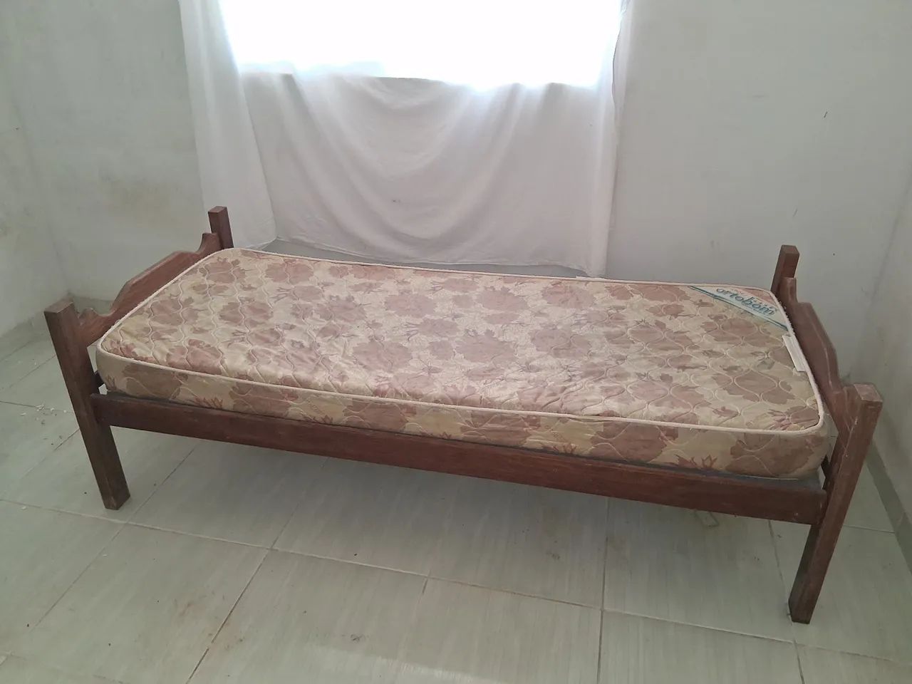 Cama Sucupira Solteiro com colchão 
