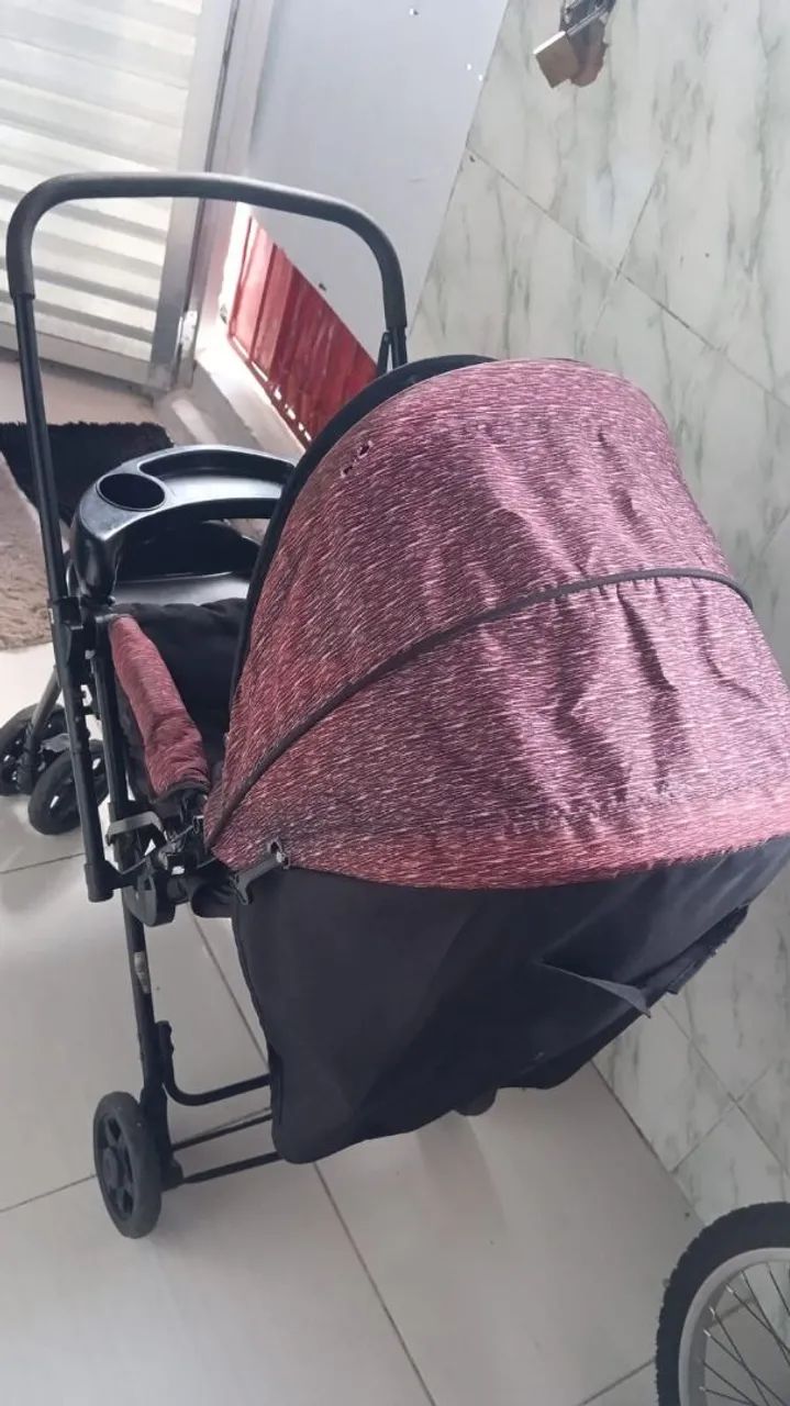 Vendo carrinho de bebê e esse acento vai grátis  - Foto 3