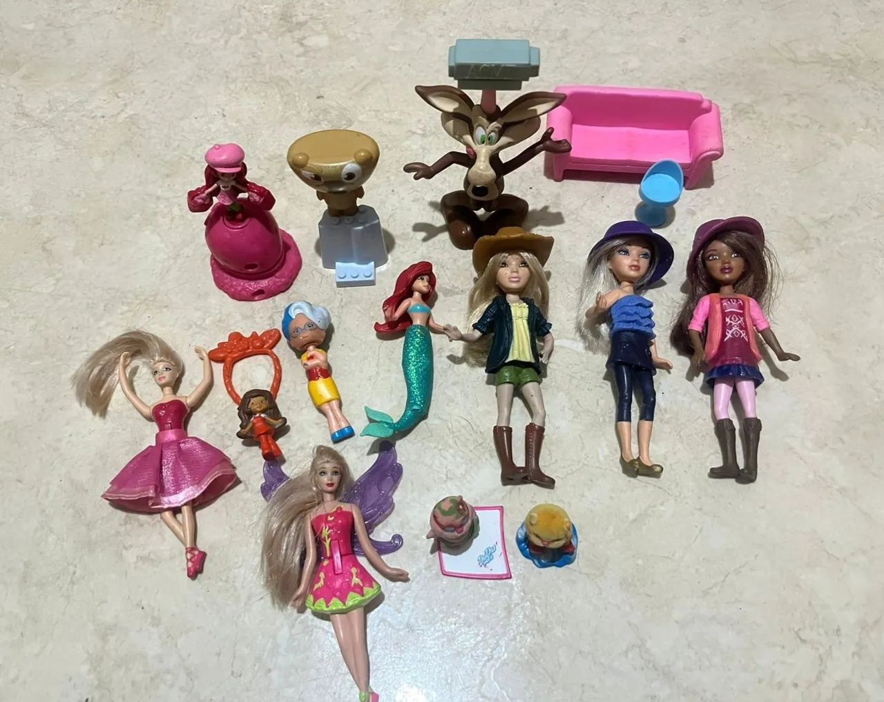 Lote com vários mini brinquedos anos 2000