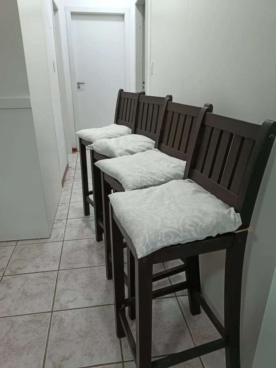 Banquetas de madeira para bar ou bancada - Foto 3
