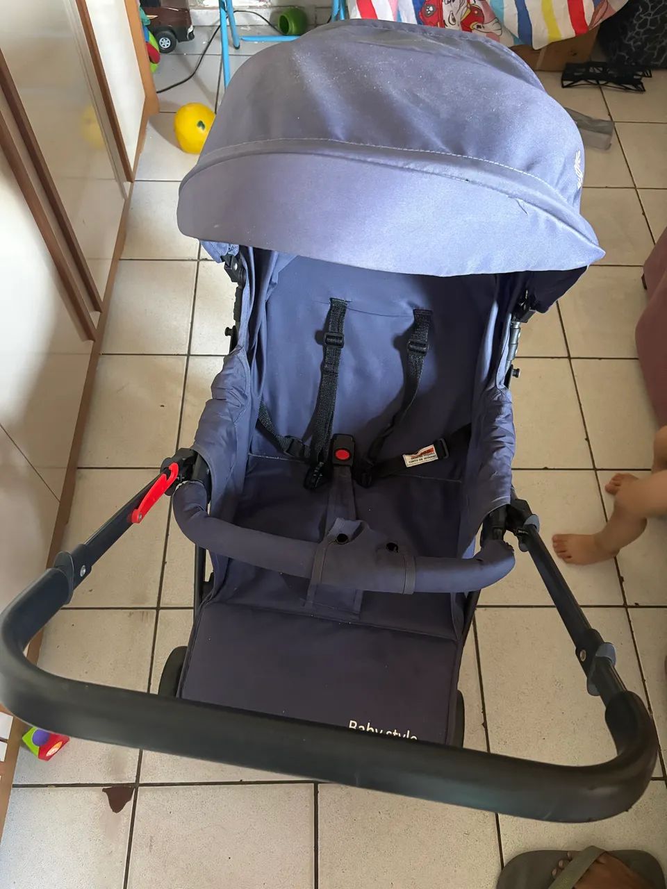 Vendo carrinho de bebê reversível  - Foto 4