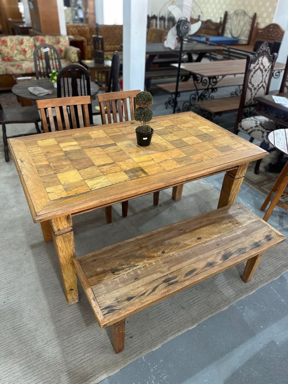 Mesa de Madeira com banco e 2 cadeiras - Foto 4