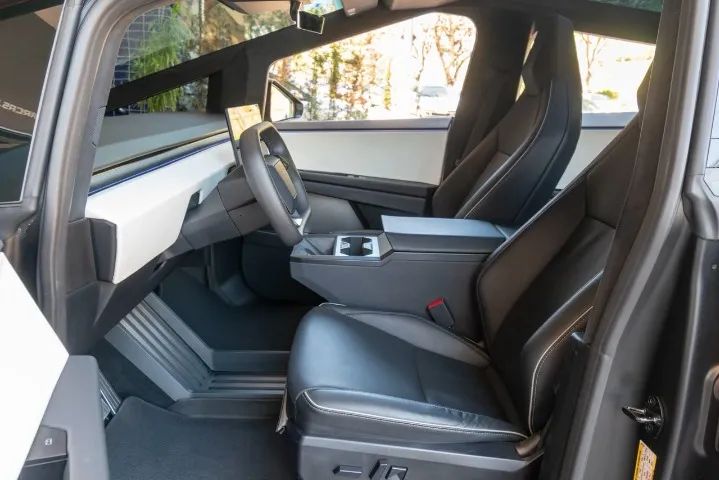 Tesla Cybertruck Foundation, foto 9 de 17