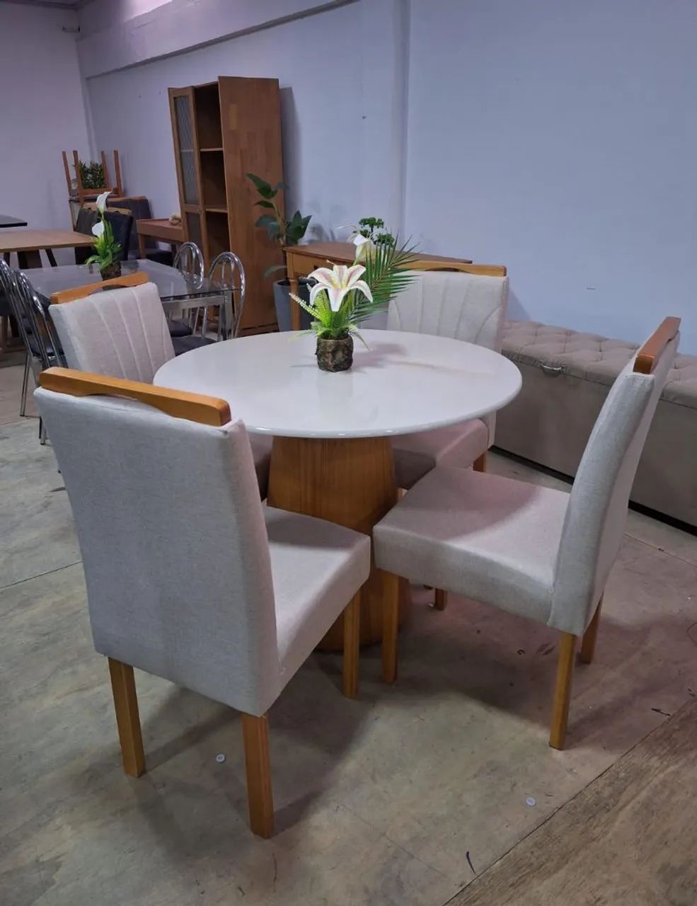 MESA DE JANTAR REDONDA 1x1MT COM 4 CADEIRAS 