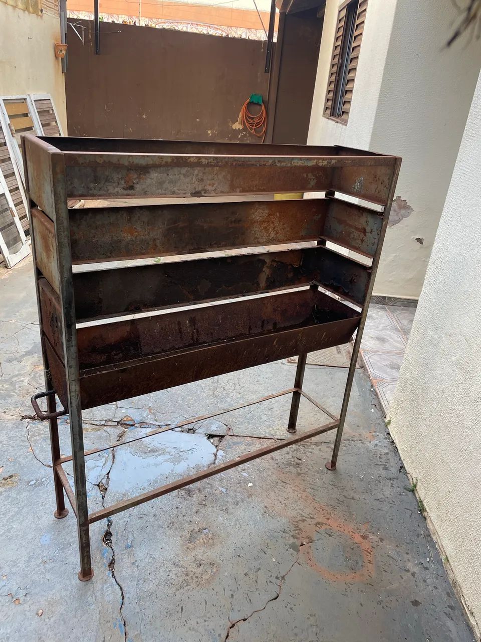 Vende-se churrasqueira 