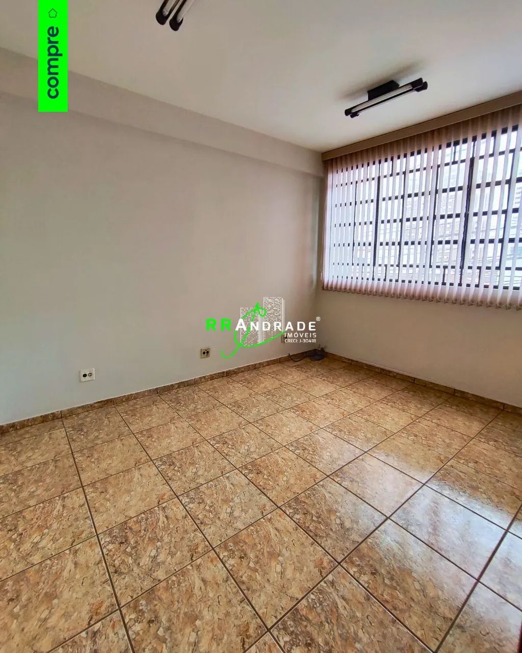 Aluga-se Sala Comercial Centro