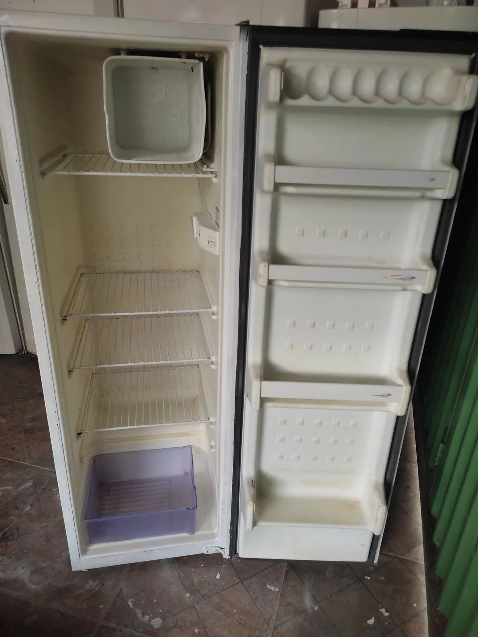 Geladeira 240 l funcionando perfeitamente entrego - Foto 5
