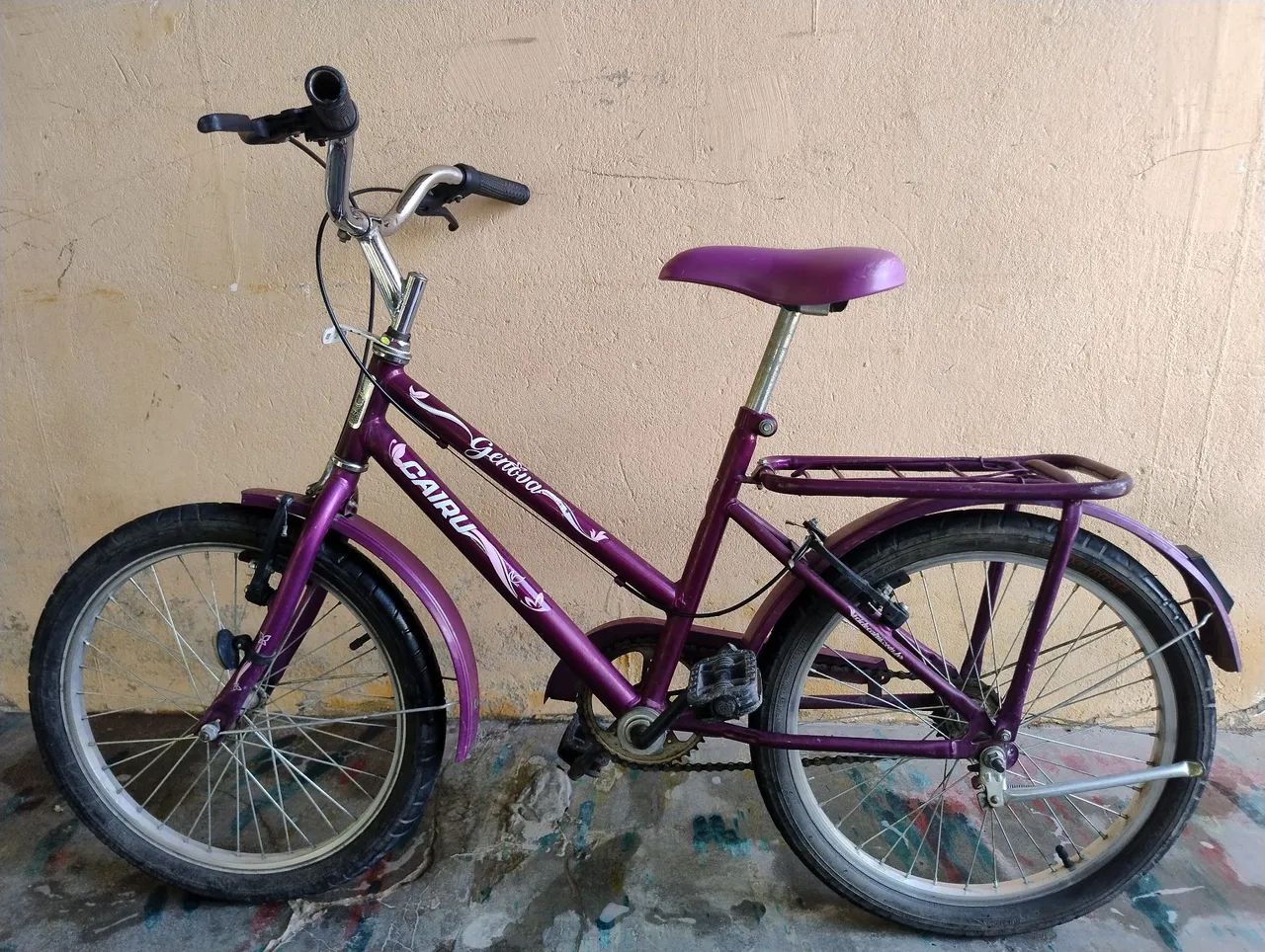 Vende-se bicicleta infantil.