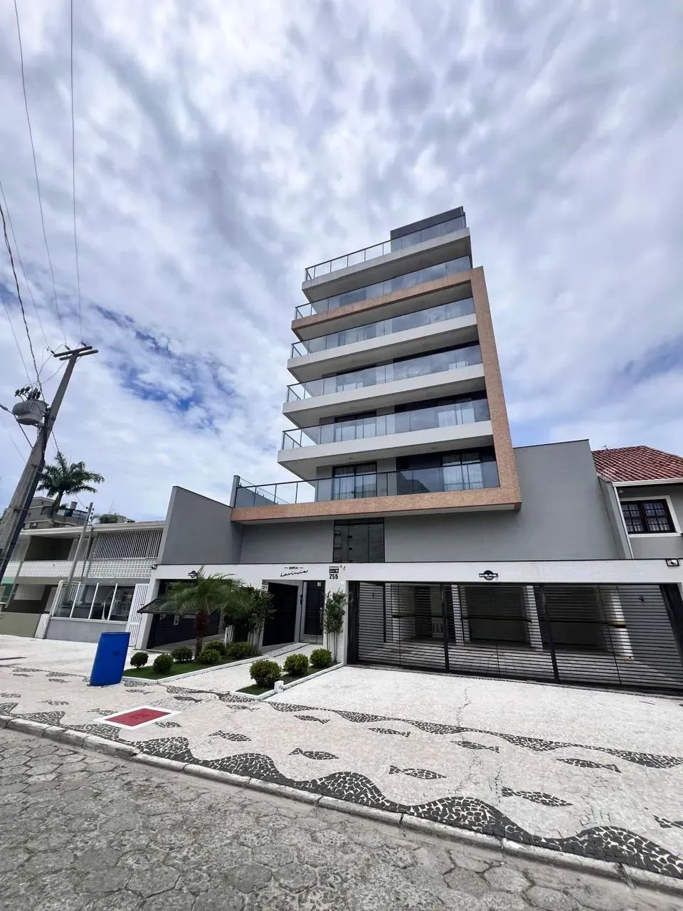 EDIFÍCIO LAVÍNIA - APARTAMENTO GARDEN EM CAIOBÁ COM 3 DOMITÓRIOS