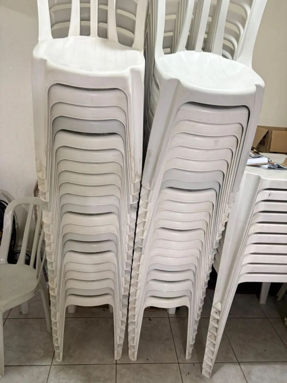 MESAS E CADEIRAS PLASTICAS USADAS  - Foto 4