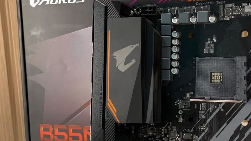 GIGABYTE B550M AORUS ELITE - Foto 3