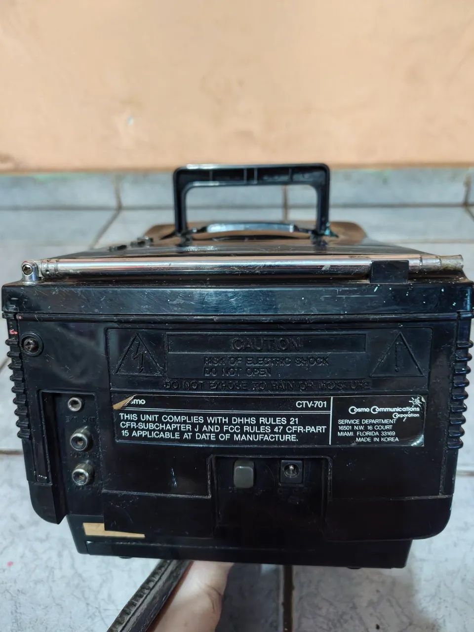 Vende se tv portátil colorida antiga  - Foto 3