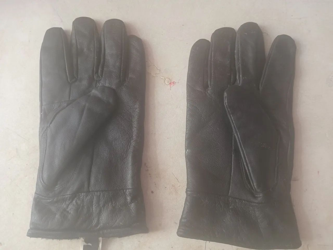 Par de luvas importadas  de couro de cordeiro e forro de poliéster - Foto 2
