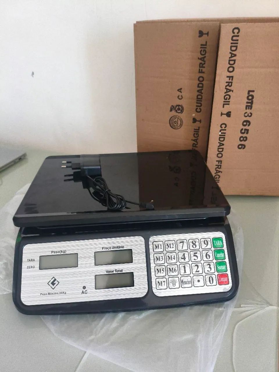 Balança digital 40 kg antiderrapante uso doméstico e comercial 