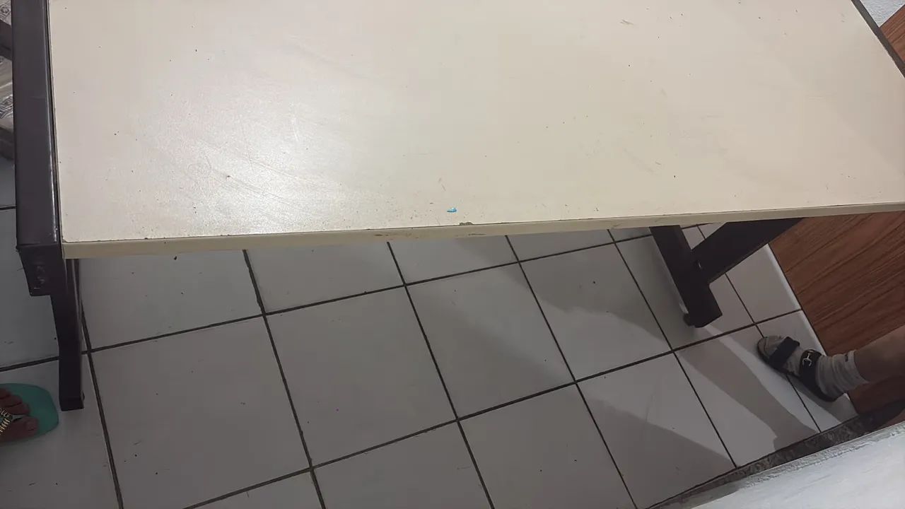Vende-se uma mesa de escritório  - Foto 2