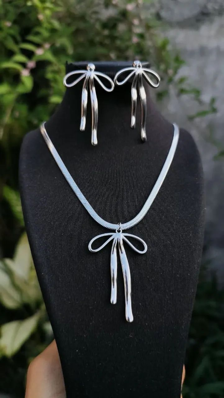 Conjunto colar e brinco de laço aço inoxidável 