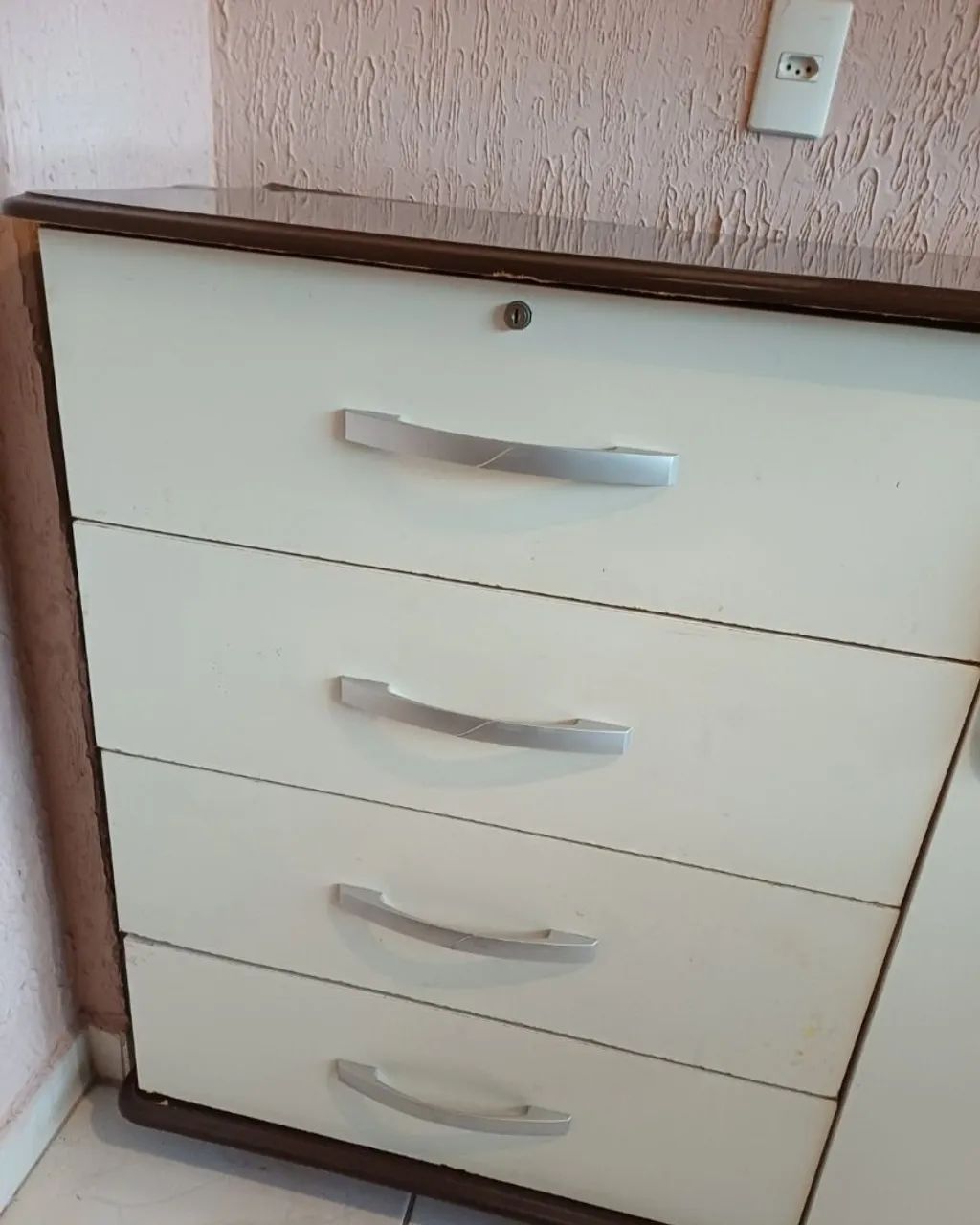 Comoda com 4 gavetas e 1 porta - Foto 2