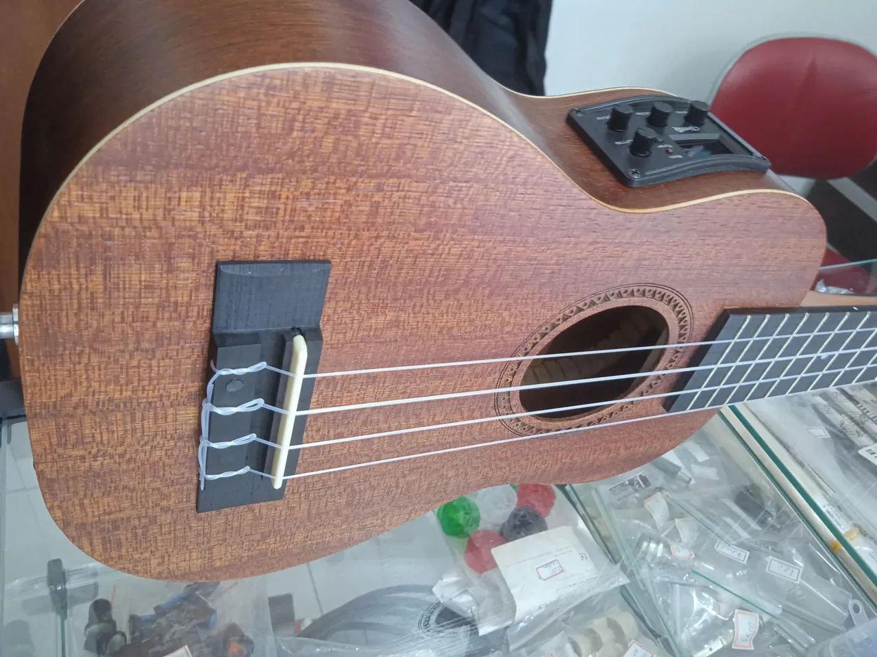 Ukulele soprano elétrico - Foto 3