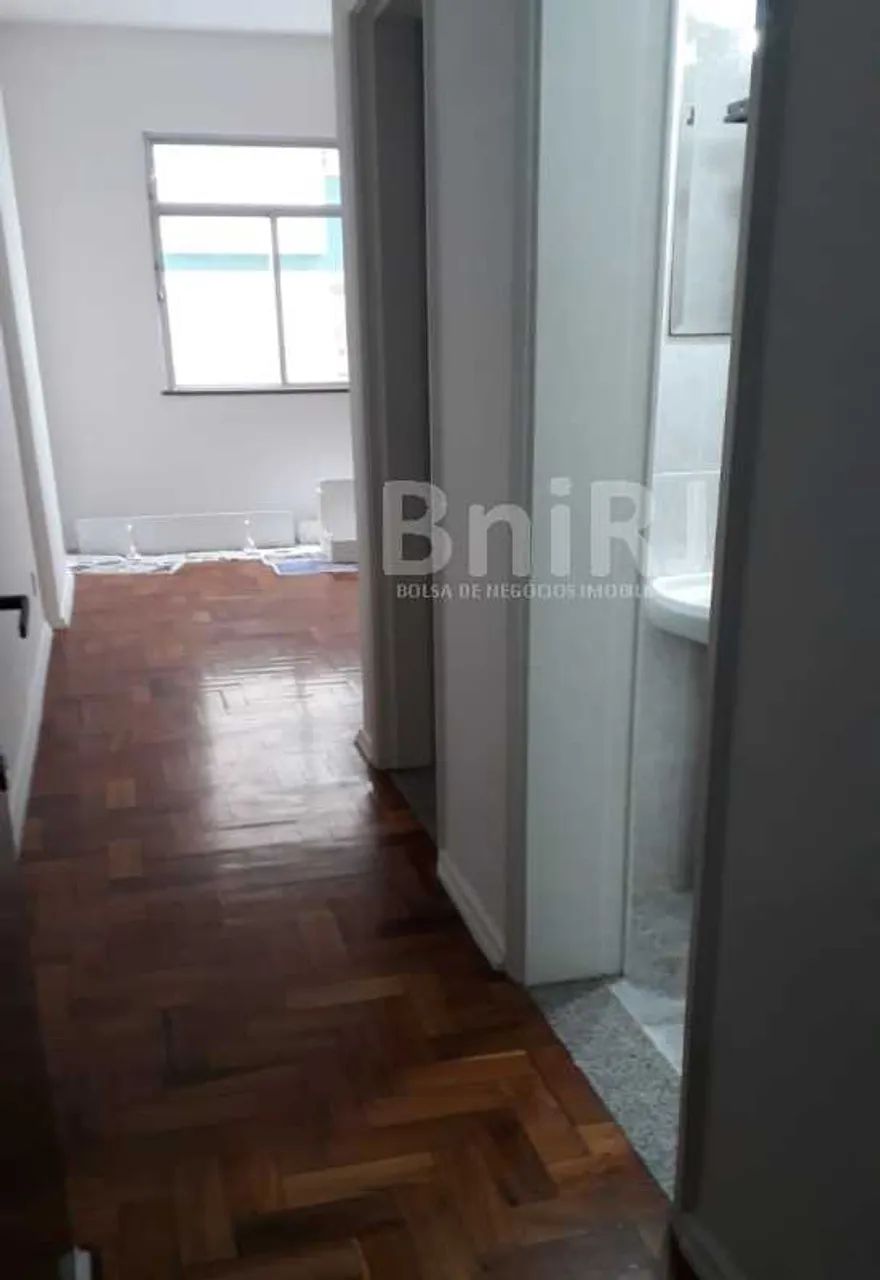 OPORTUNIDADE- CONJUGADO NO CENTRO DE PETROPOLIS - SEM VAGA .