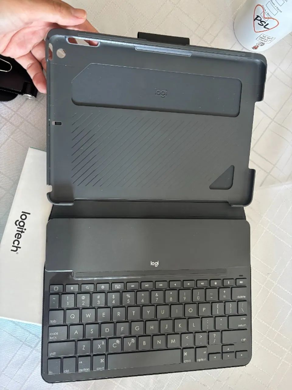 Capa teclado Slim Folio logitech - ipad 6ª geração - Foto 4