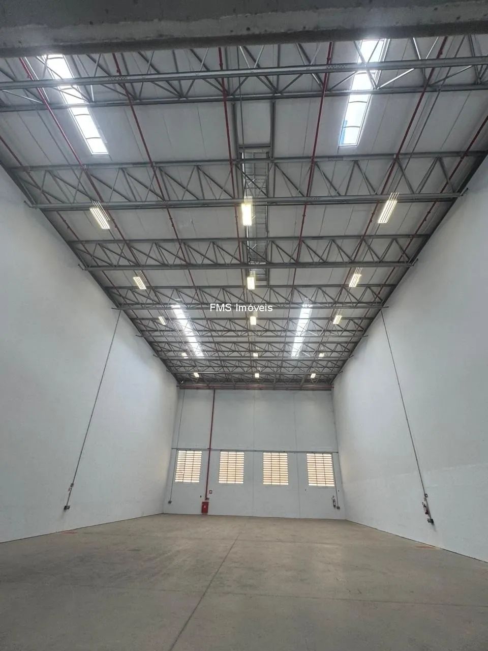 Galpão com 2200m2 em Jandira/SP
