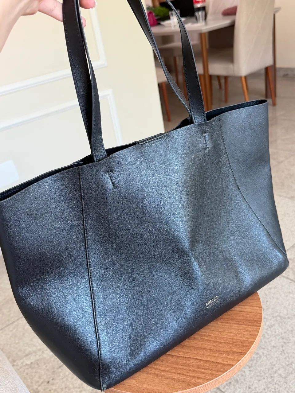 Bolsa Arezzo couro preta grande  - Foto 4