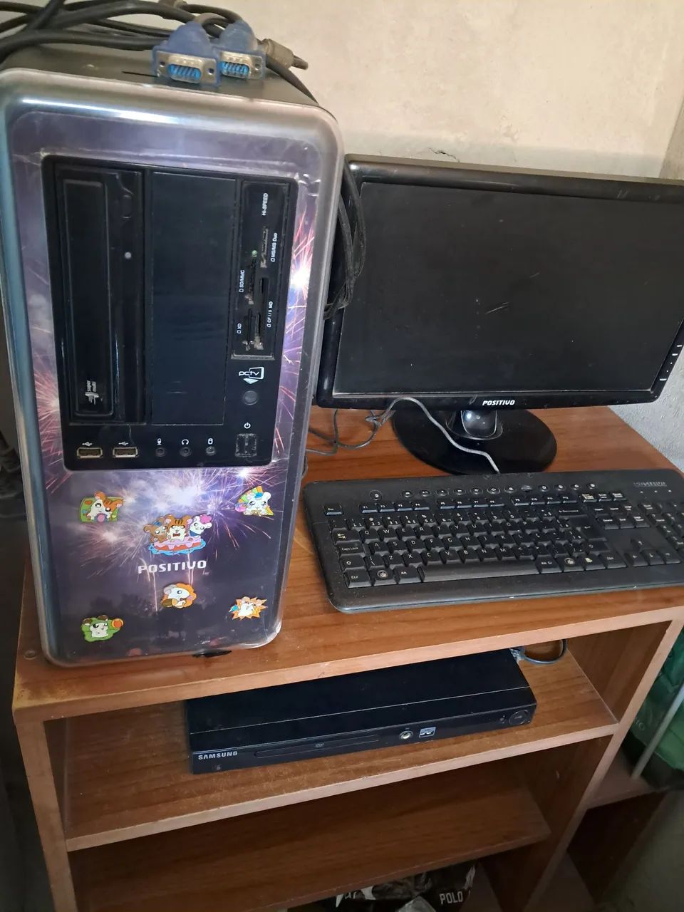 Computador  Positivo  funcionado 