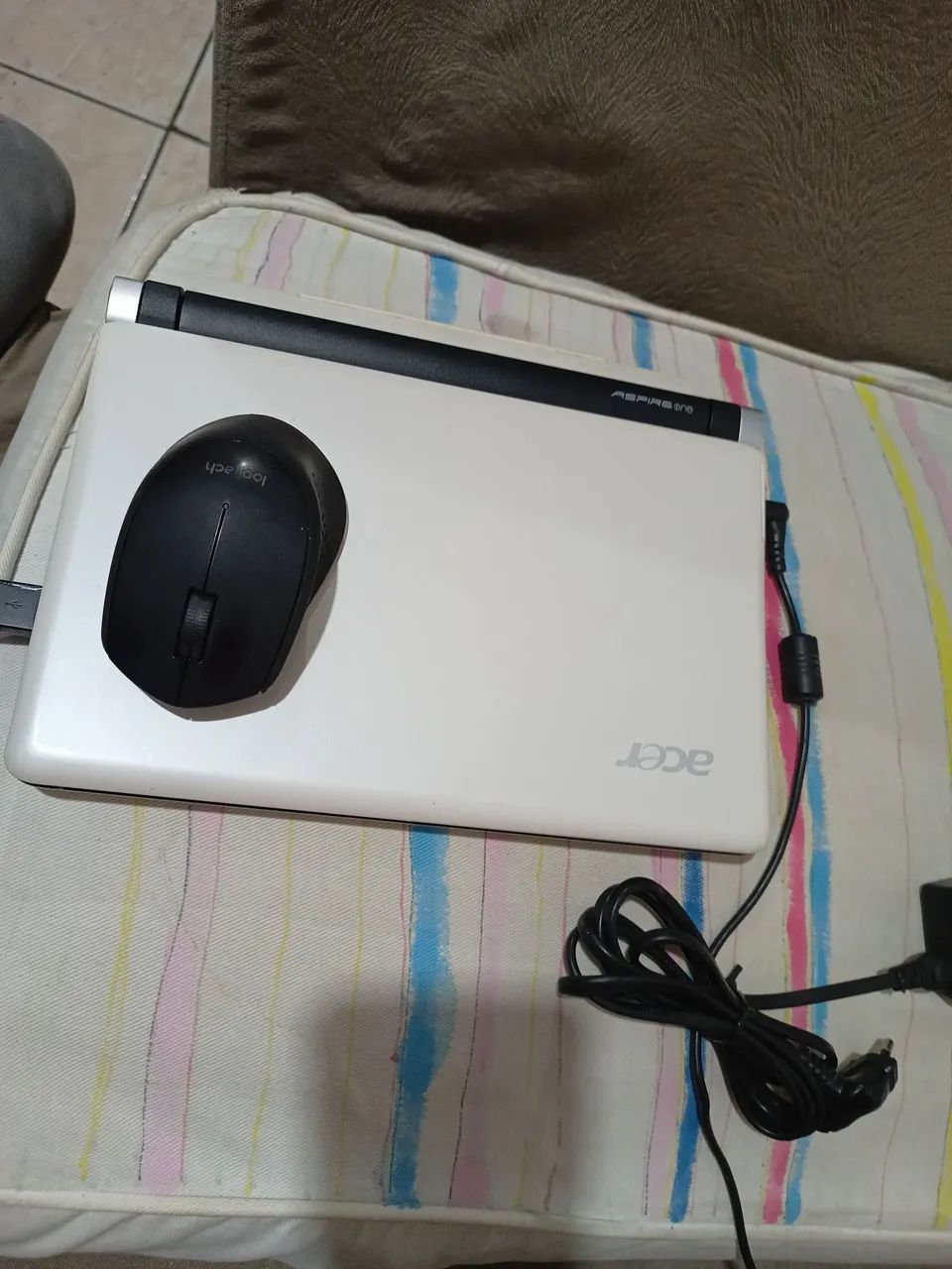 Netbook excelente estado de novo  completo com mauser  - Foto 2